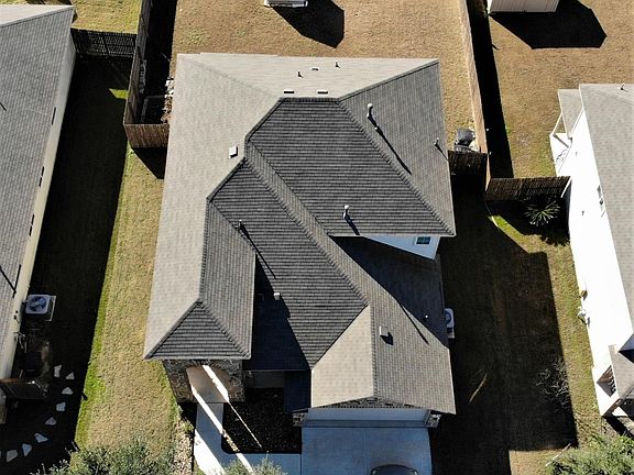 3rd image of 223 Creekview Way