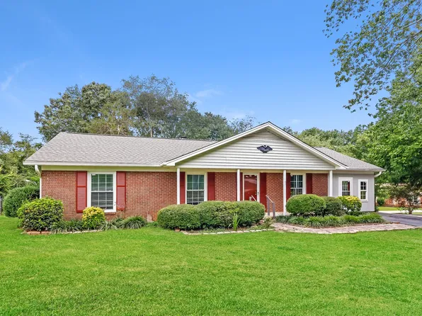 301 Woodstream Dr, Gastonia, NC 28056