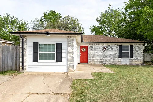 2445 Dancy Dr N Photo 1