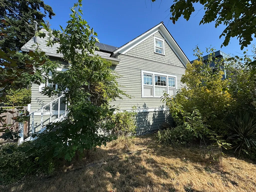 2 bed, 2680 sqft, $3,900 — Photo 2