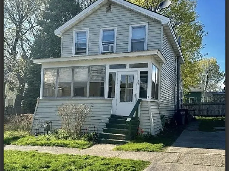 35 Lawrence St — Photo 16