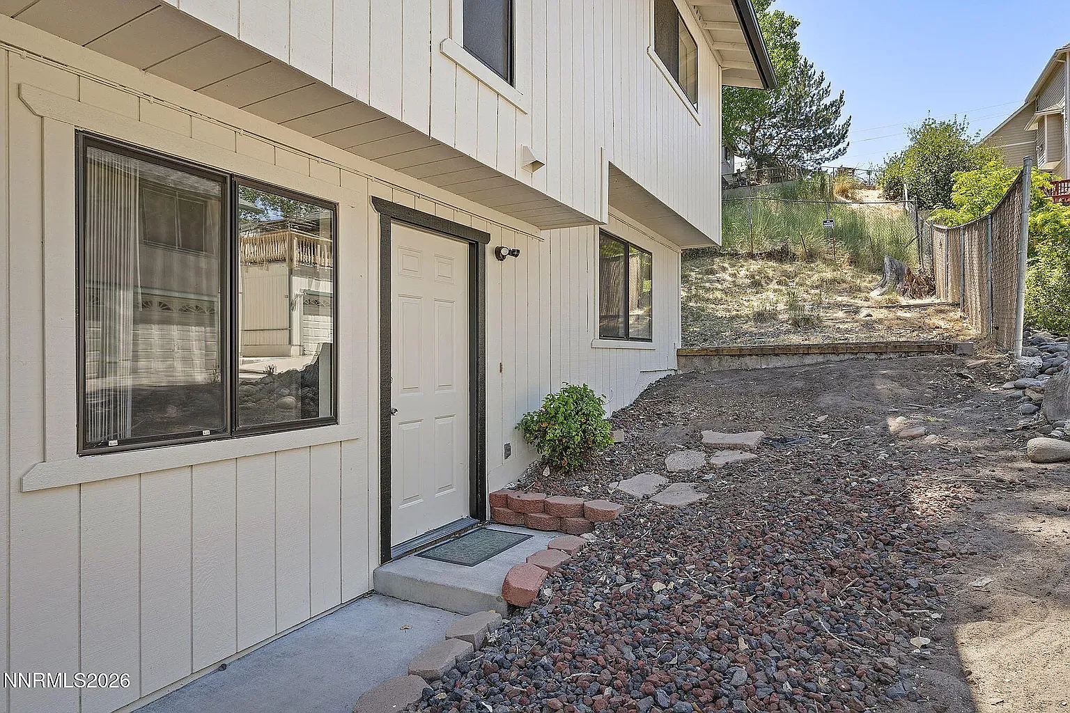 3 bed, 2.5 bath, 1235 sqft, $2,100 — Photo 3