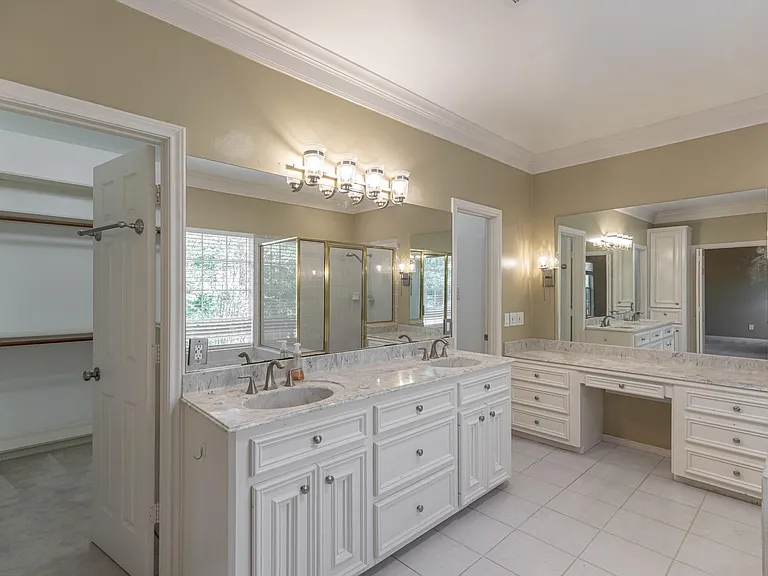 4418 Jane St — Photo 18