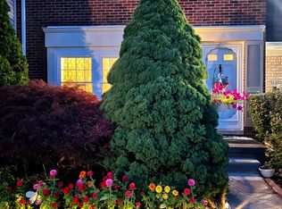 1815 Brentwood Dr, Troy, MI 48098