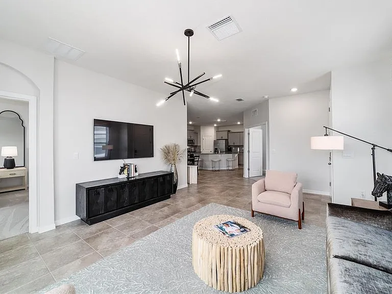 5358 NW 48th Pl — Photo 8