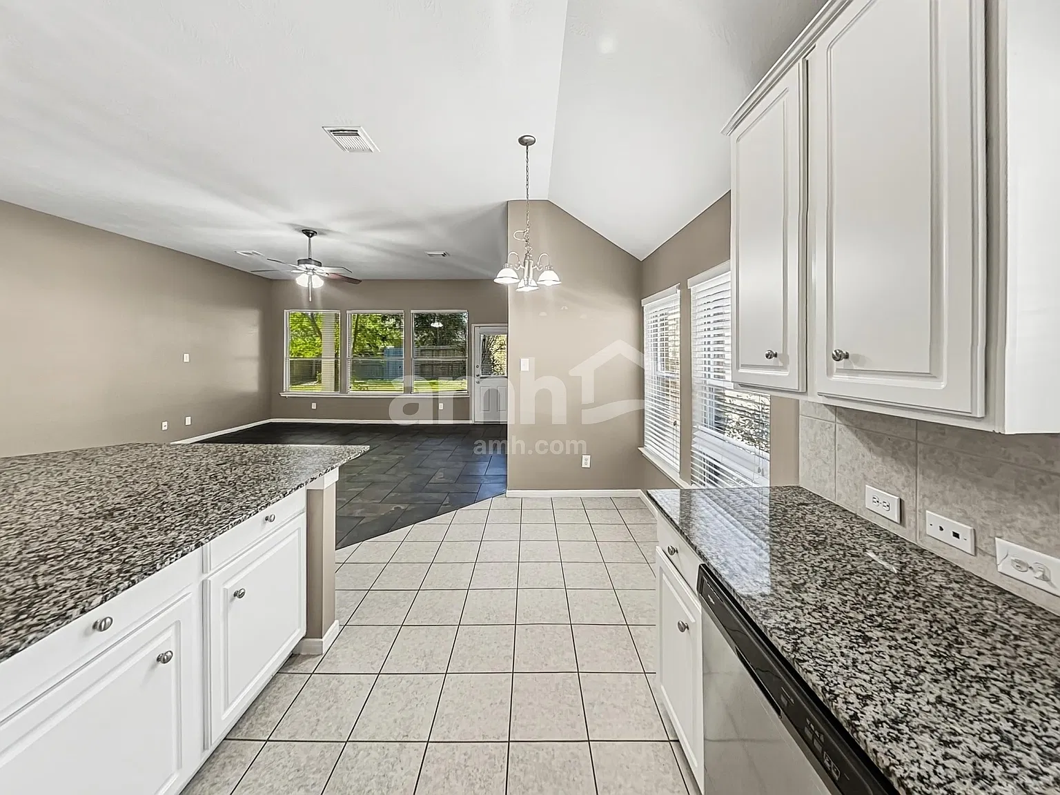 4 bed, 2.0 bath, 2750 sqft, $2,520 — Photo 4