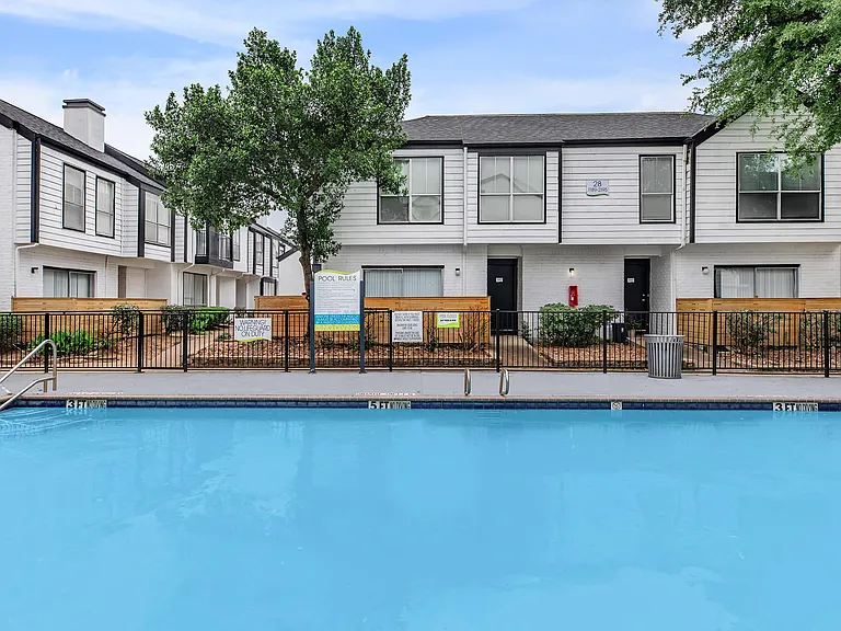 Bayou Park Apartments — Photo 4