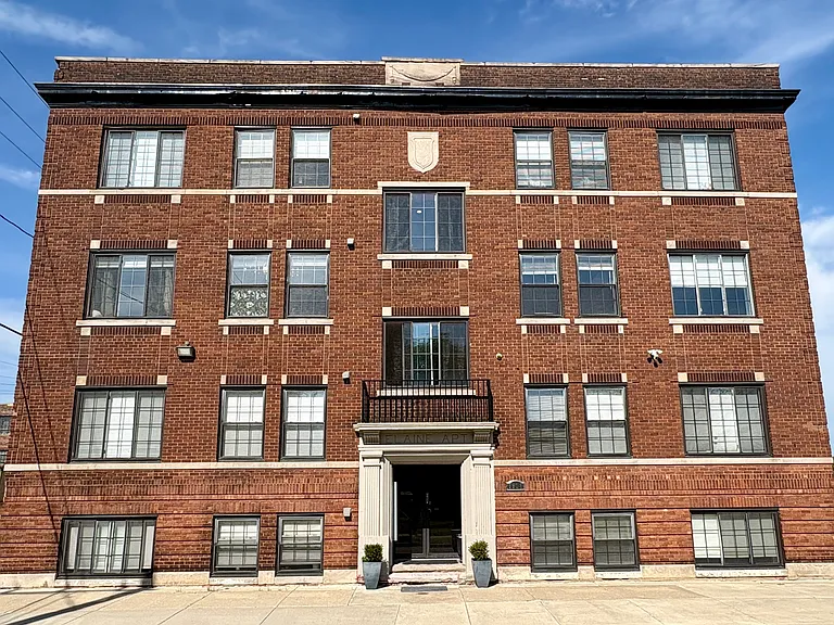 Elaine Lofts — Photo 23