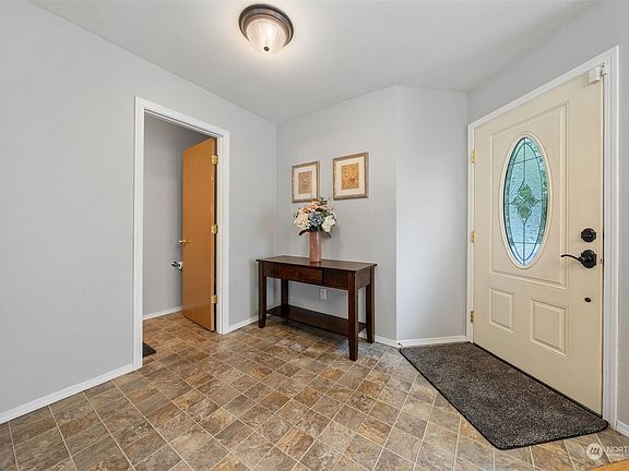 3rd image of 9927 195th Avenue E