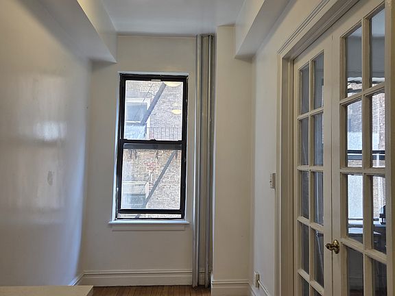 3rd image of 207 W 106th St APT 3b