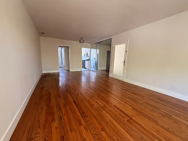 3138 S Barrington Ave #I — Photo 6