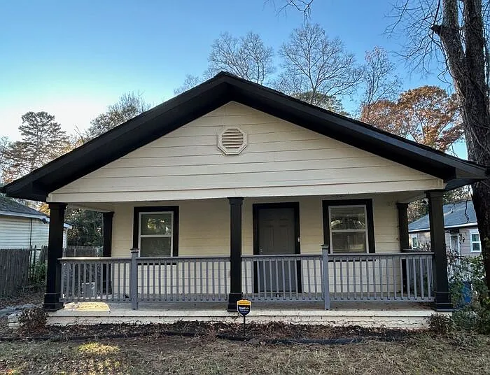 1477 Olive St SW — Photo 1
