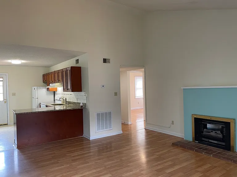 1009 Carlton Ave #B — Photo 5
