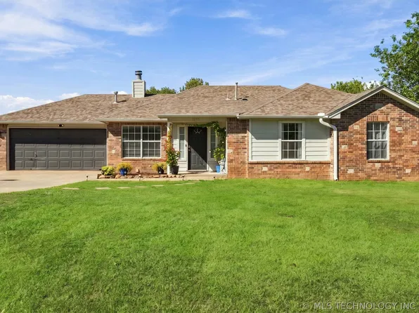 1100 S Hummingbird Ln, Skiatook, OK 74070