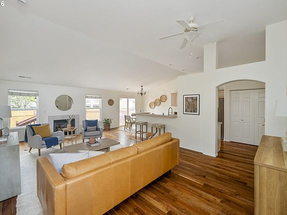 5th image of 17001 SE 6th St