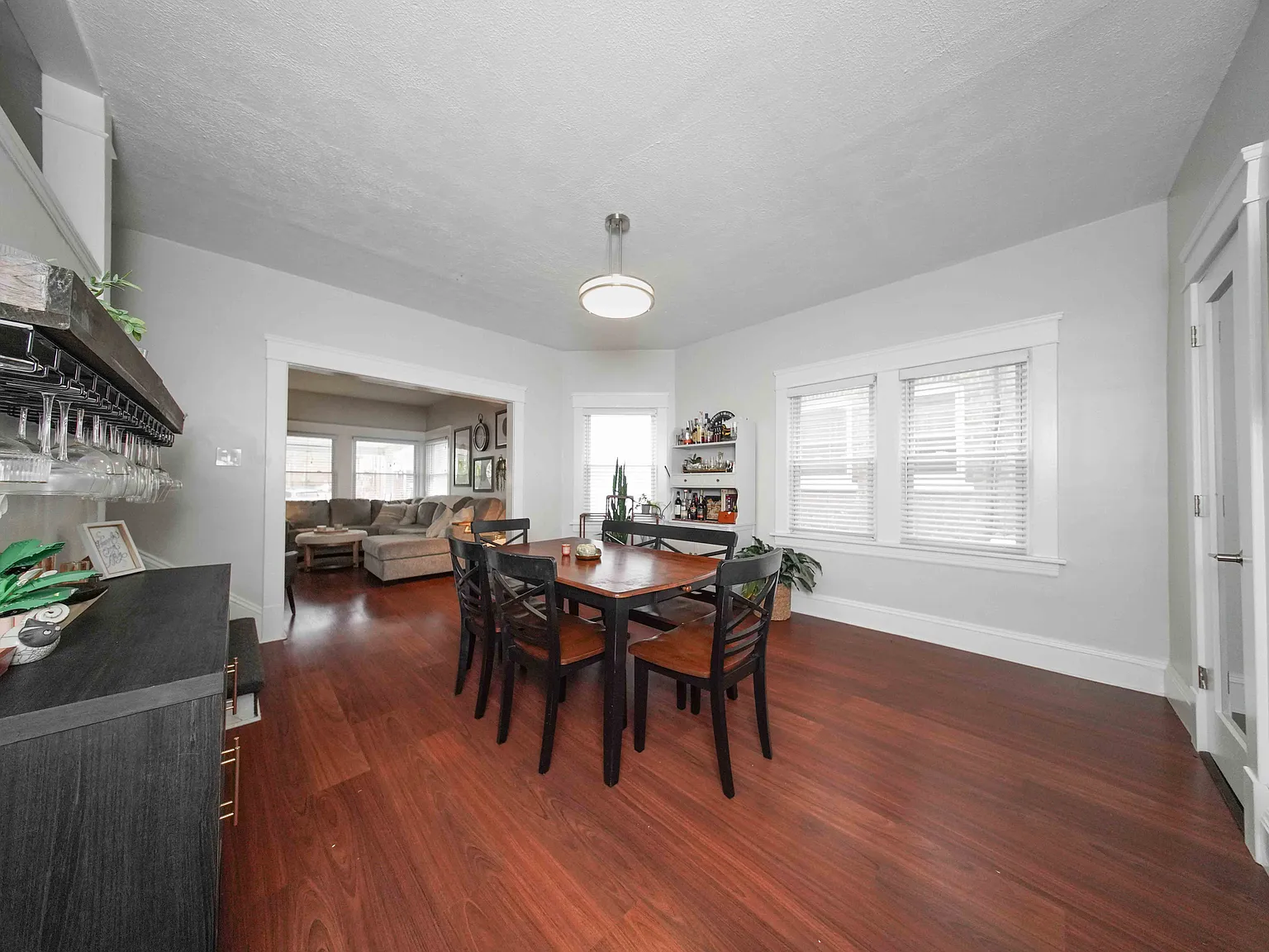 3 bed, 1.5 bath, 2500 sqft, $2,300 — Photo 4