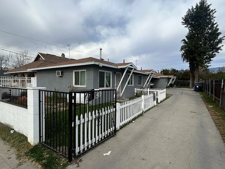 632 W 9th St — Photo 1