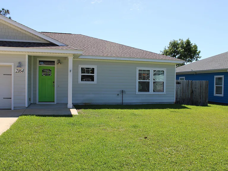 2164 Wind Trace Rd N — Photo 2