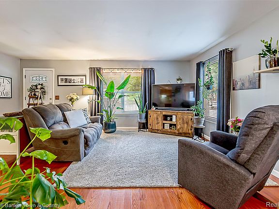 5th image of 411 Springwell Ln