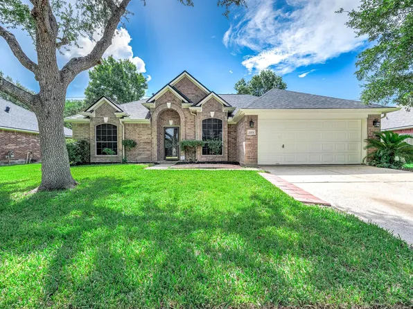 2215 Manchester Ln, Pearland, TX 77581