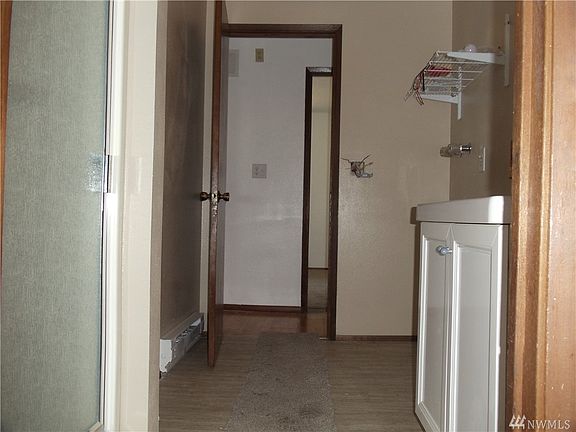5th image of 1140 Hewitt Ave