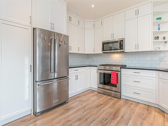 5th image of 6153 Garside Rd