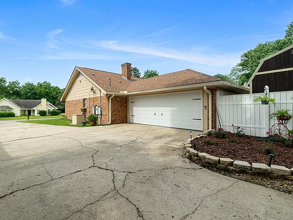 3rd image of 203 Chesterfield Rd