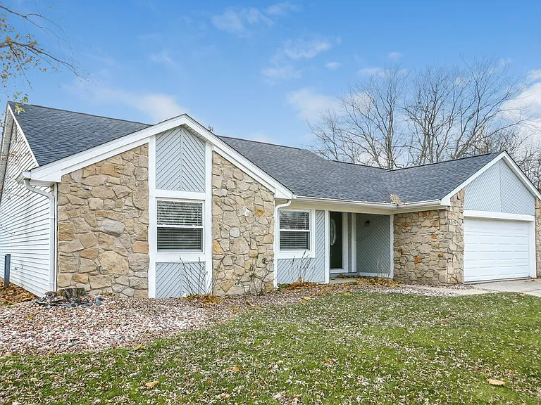 7809 Hampton Pl — Photo 3