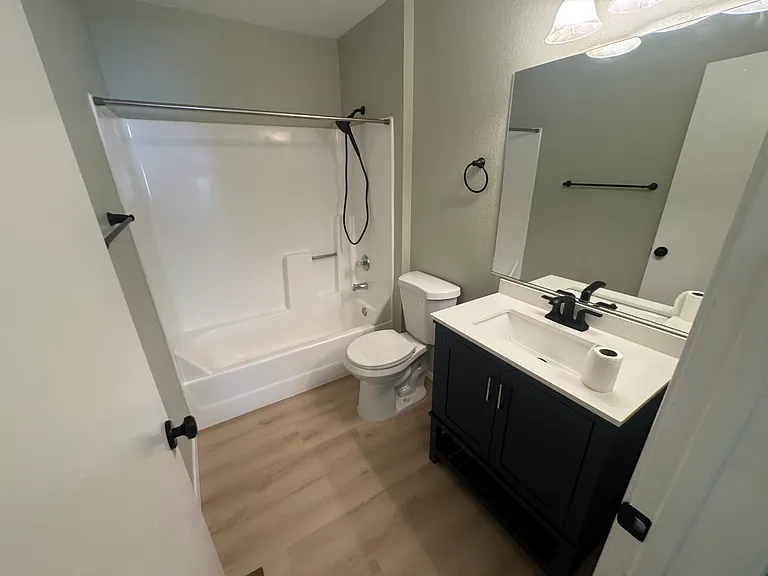 1043 Southwood Dr #J — Photo 38