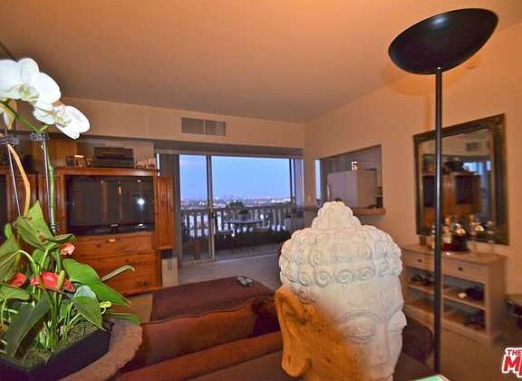 3rd image of 999 N Doheny Dr APT 608