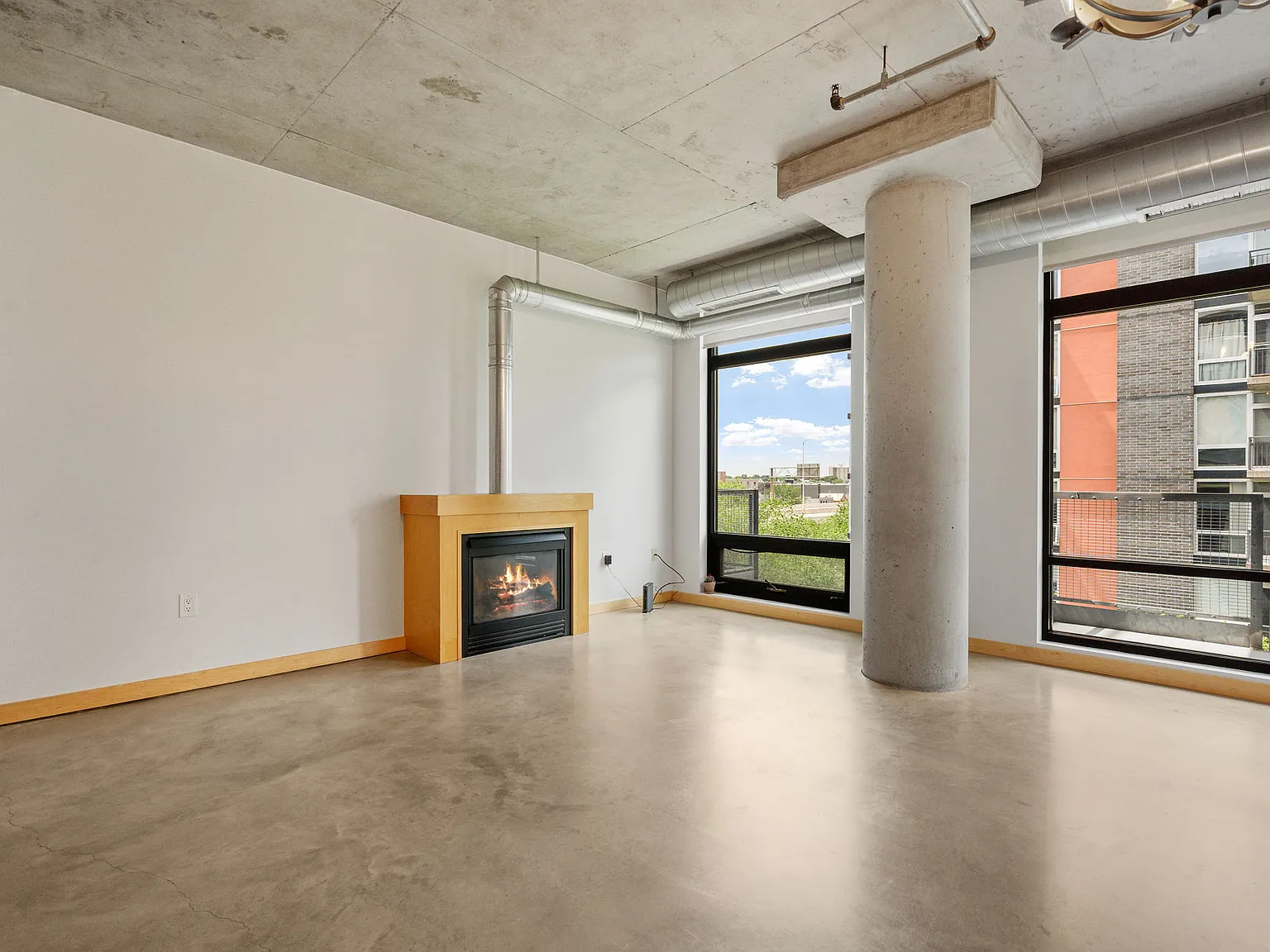 1 bed, 883 sqft, $2,195 — Photo 1