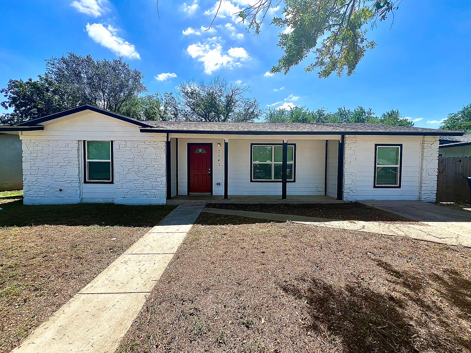 4 bed, 1326 sqft, $1,650 — Photo 2