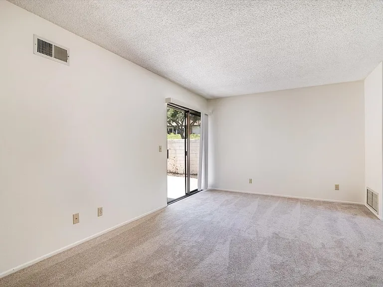 18 Stanford Cir — Photo 18