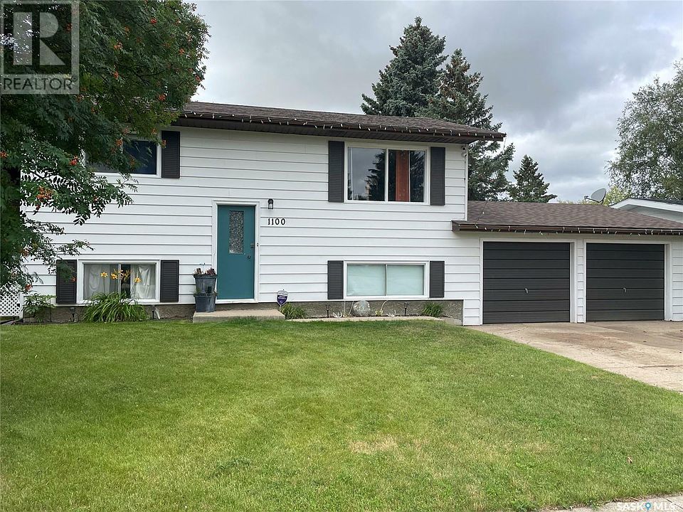 1st image of 1100 1st St E
