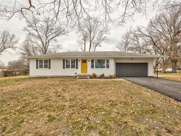 2712 S Whitney Rd, Independence, MO 64057