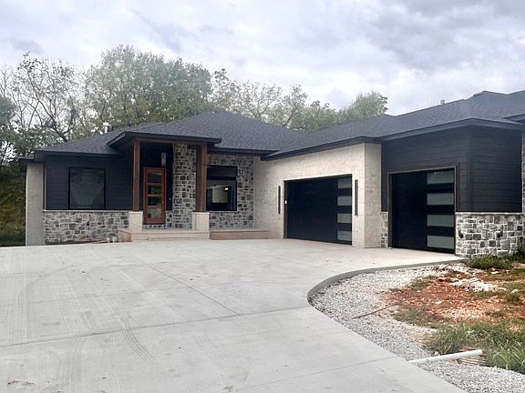 3rd image of 6147 S Hampton Avenue