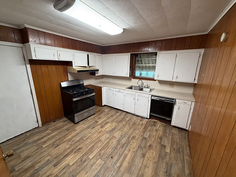2531 Drexel St — Photo 4
