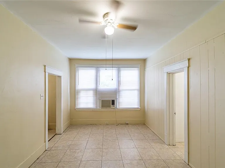 541 NE 2nd Ave #B — Photo 3