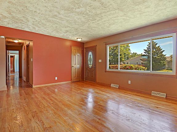 4th image of 5724 49th Ave