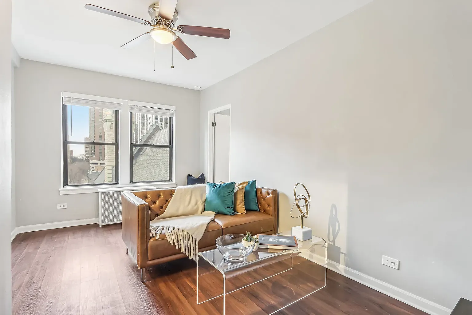 1 bed, 1.0 bath, 463 sqft, $2,136 — Photo 4