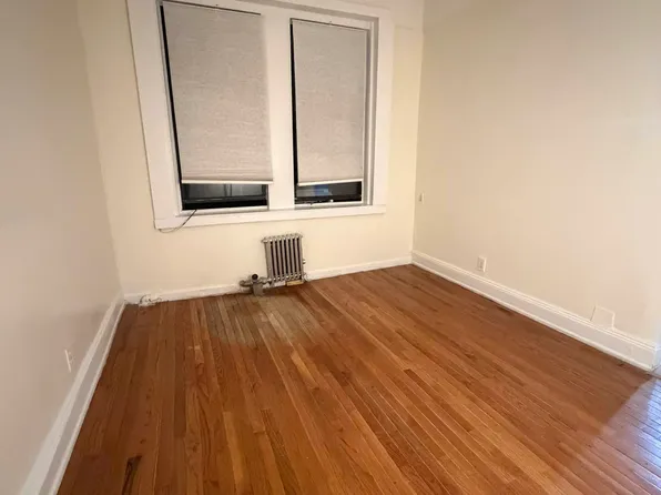 37-13 30th Avenue image 3 of 8