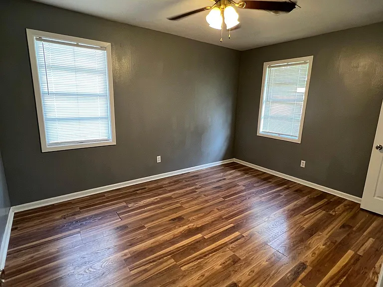 2114 Alison Ave — Photo 8