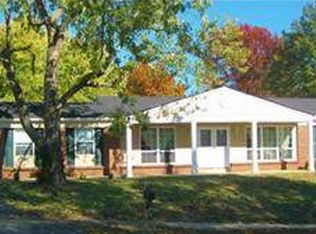 4711 Stanhope Dr, Saint Louis, MO 63128