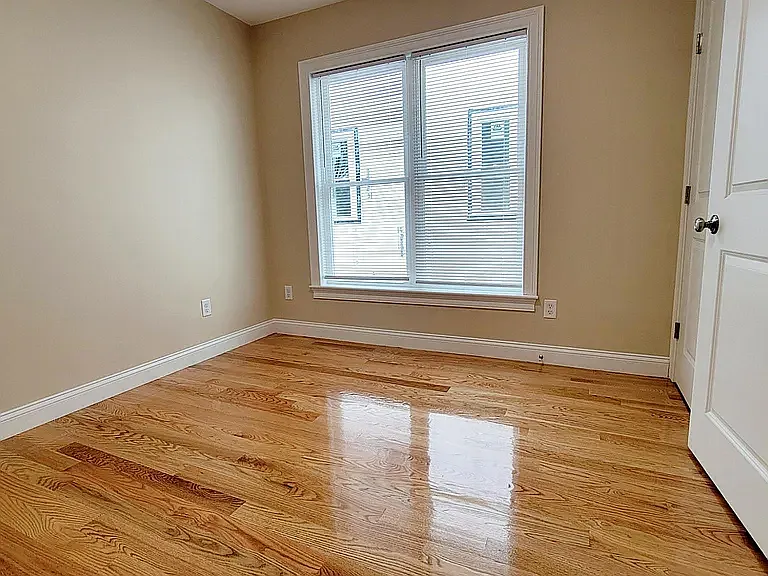 64 Waverly St — Photo 6