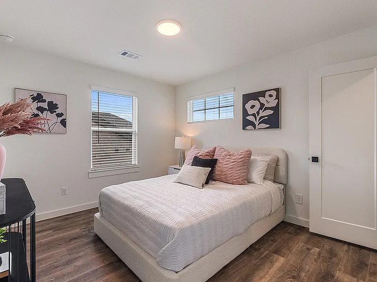 4A | 4 Bed / 2.5 Bath - Guest Bedroom