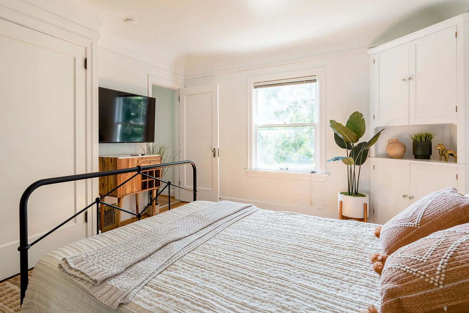 Studio, 1.0 bath, 322 sqft, $2,183 — Photo 4