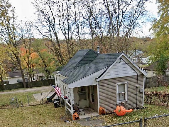 2nd image of 2124 W Iowa St