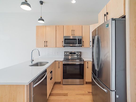 3rd image of 5015-25 Warrington Ave #203