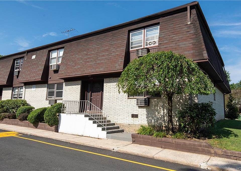 1st image of 9 Oxford Dr APT 1