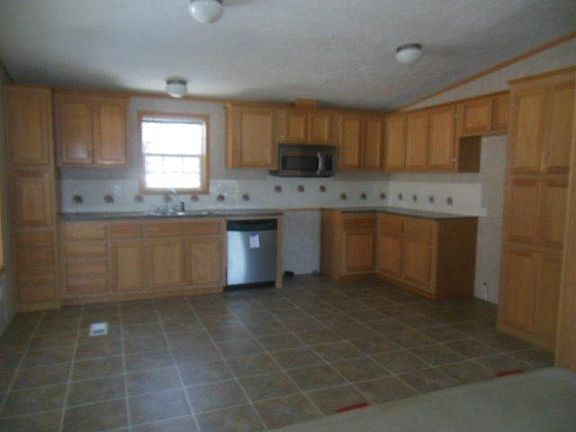 2nd image of 120 Maple Run Dr